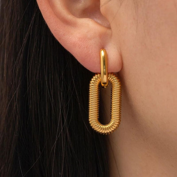 Sharming Oval Earrings