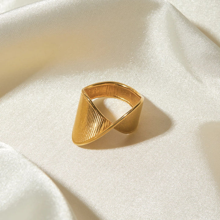 Wave Gold Ring