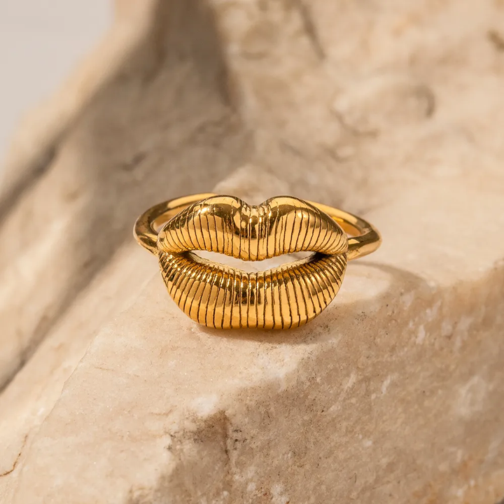 Sweet Lips Ring