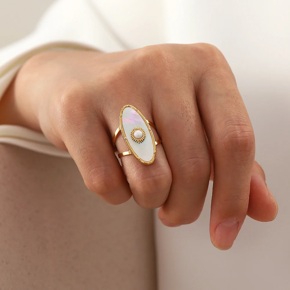 Oval Pearl Ring