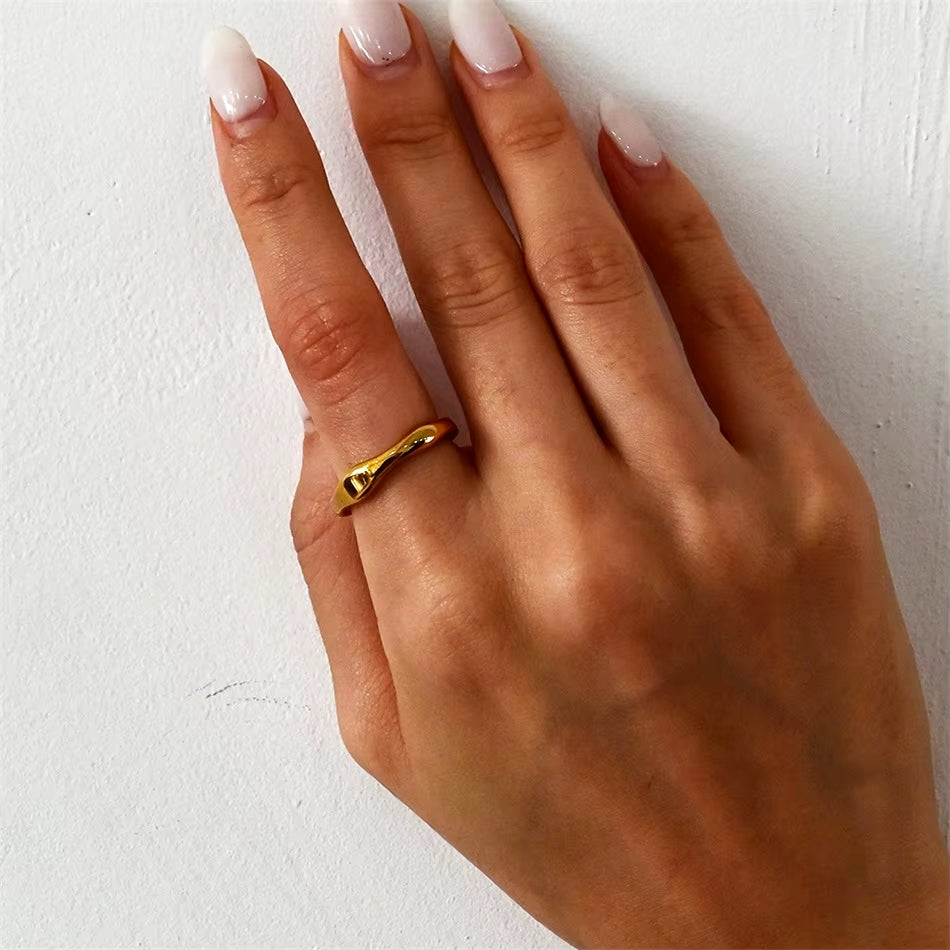 Jane Wave Ring